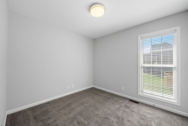 Building Photo - 3 Bedroom 3 Bath Pet Friendly Home For Ren...