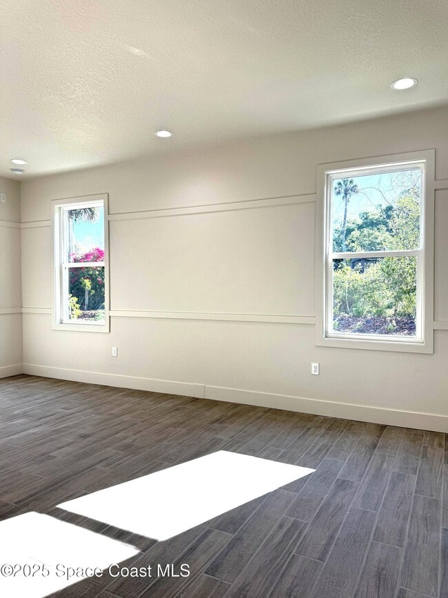 Building Photo - 2811 Edington Dr