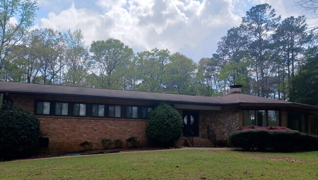 Building Photo - Charming 4BR/2.5BA Retreat on 2 Acres-Available Now!