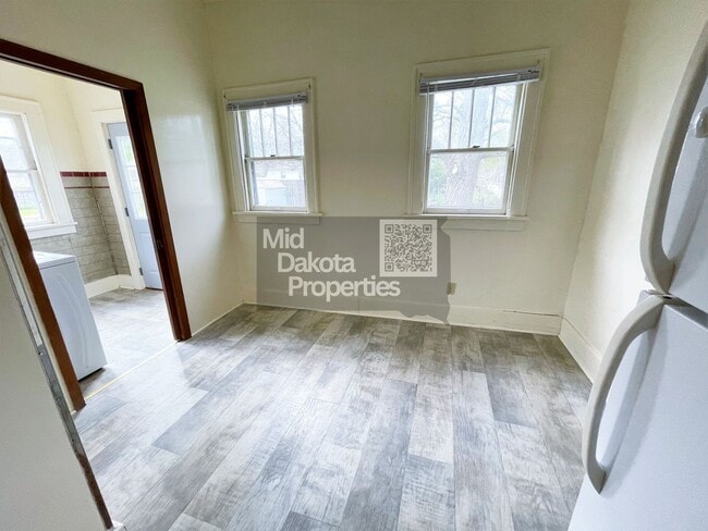 Building Photo - 723 W 5th- 2 bedroom House