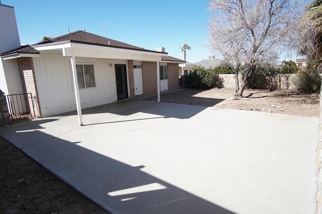 Building Photo - 1417 Desierto Rico Ave