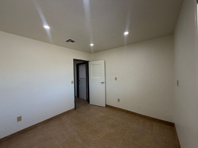 Building Photo - 1741 N 6th Ave