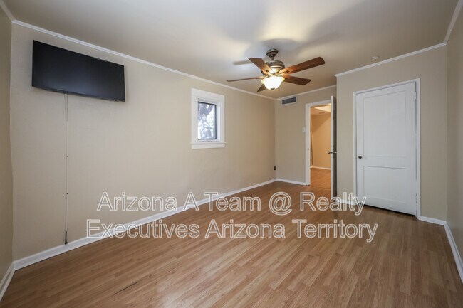 Building Photo - 2221 1st St