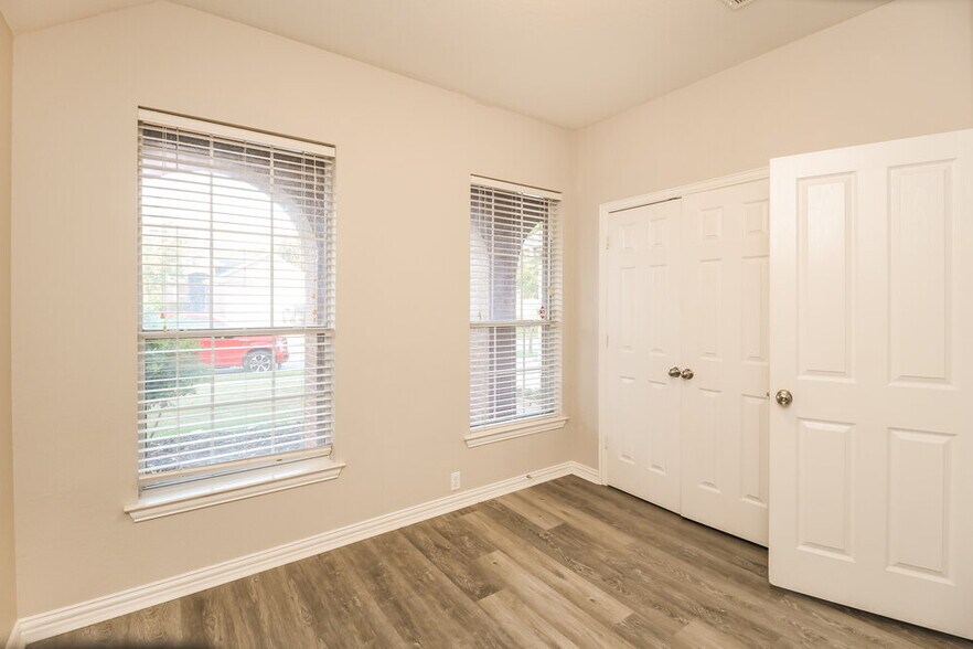 Building Photo - 1721 Duck Cove Dr