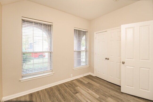 Building Photo - 1721 Duck Cove Dr