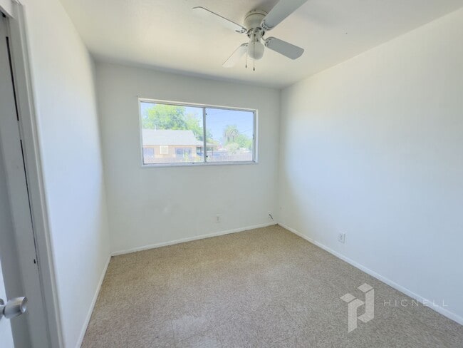 Building Photo - 3 Bedroom Oroville Home with garage and SHOP!