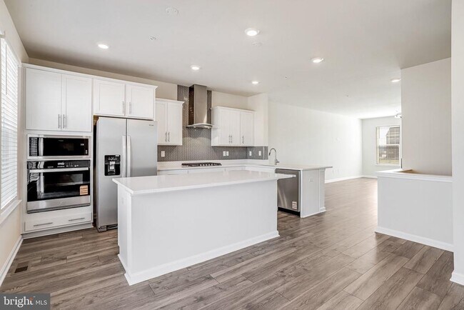 Building Photo - 421 Ensemble Wy