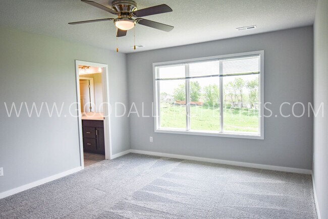 Building Photo - 1730 Howard Dr