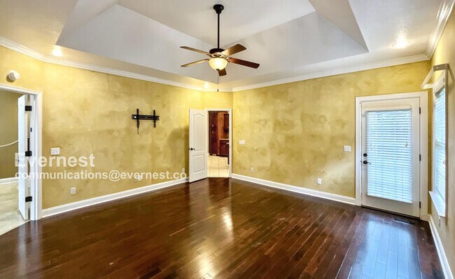 Building Photo - 607 Castle Dr