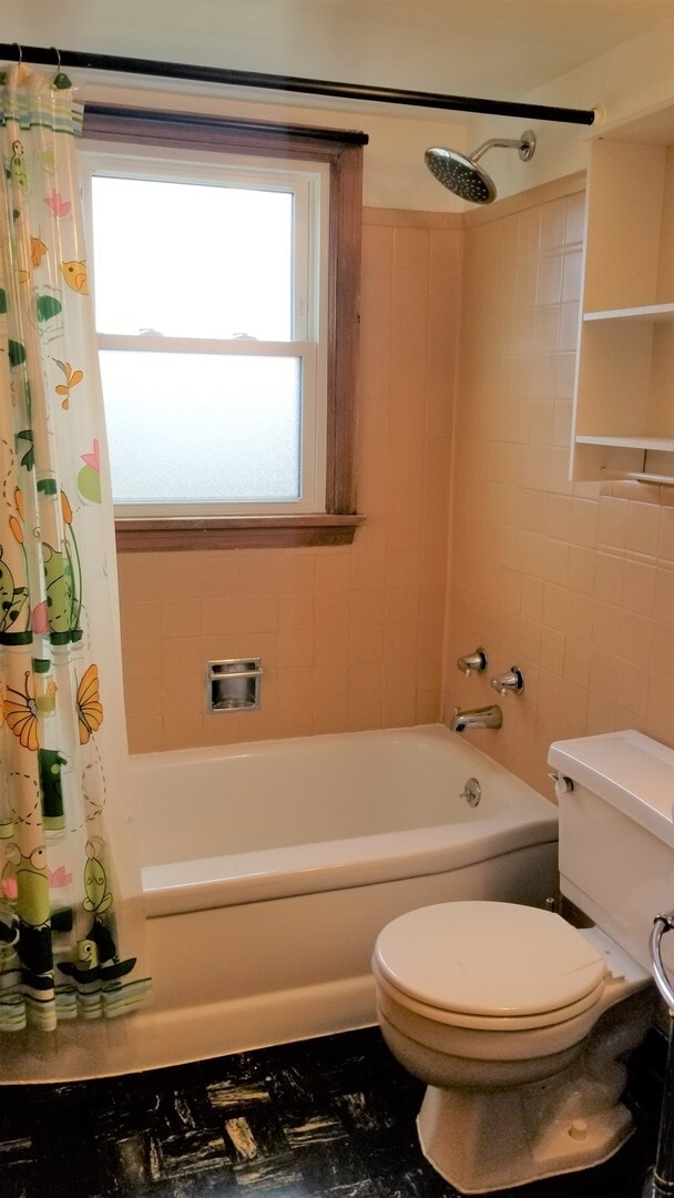 Building Photo - CHECK ME OUT!  3 Bedrooms, 2 Full Baths, B...