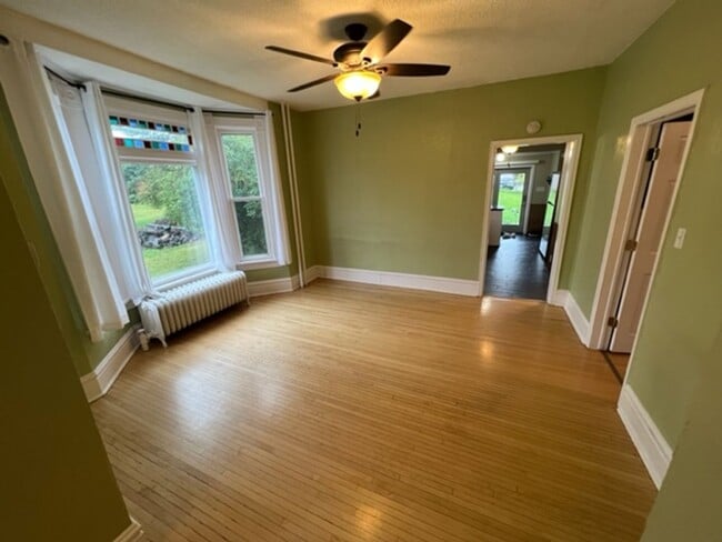 Building Photo - Duluth MN - 4+ bed - 2-bath - 2-car garage