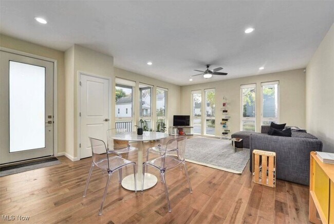 Building Photo - 1926 W 52nd St