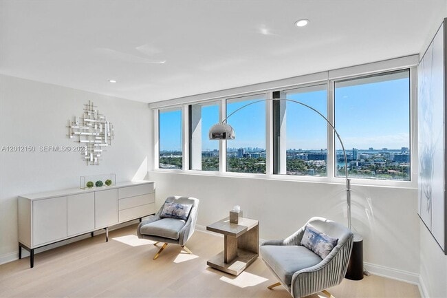 Building Photo - 10275 Collins Ave