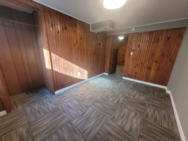 Building Photo - 2405 Maple St