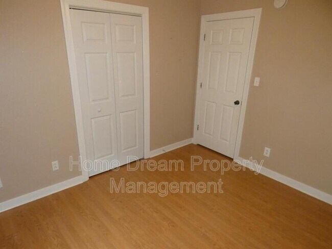 Building Photo - 10451 Edgehill Ln