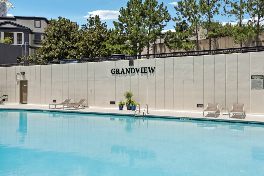 Building Photo - 3481 Lakeside Dr NE