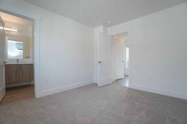 Building Photo - 4621 N Iota Ln