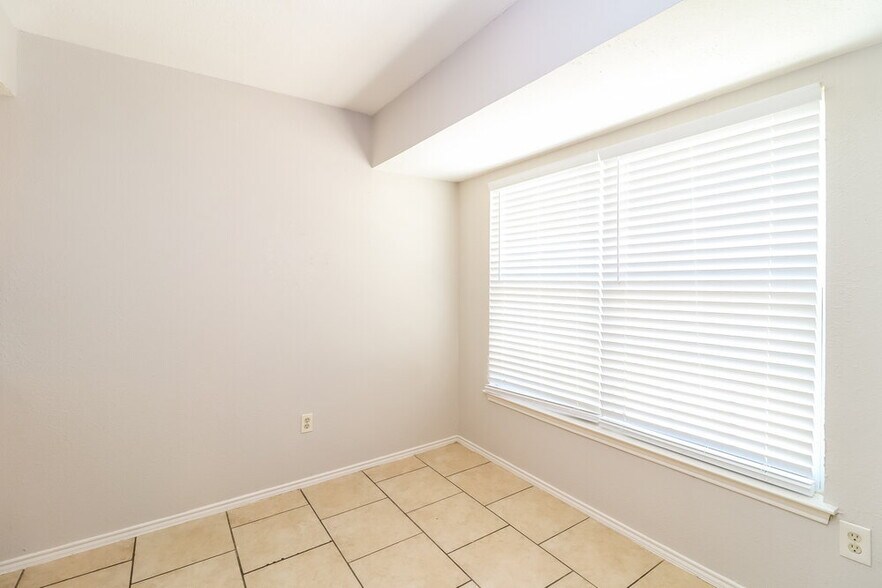 Building Photo - 428 Guadalupe Dr