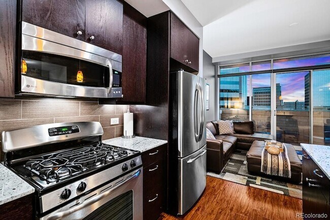 Building Photo - 2001 Lincoln St