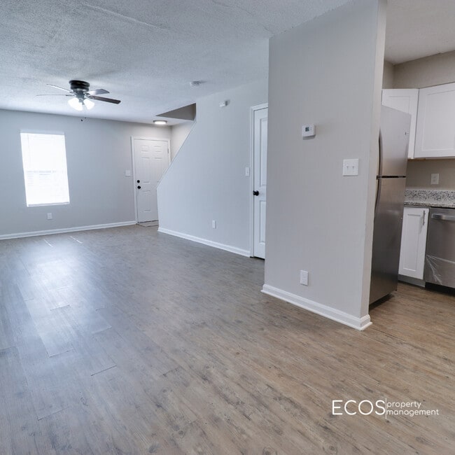 Living Area - Dell Place