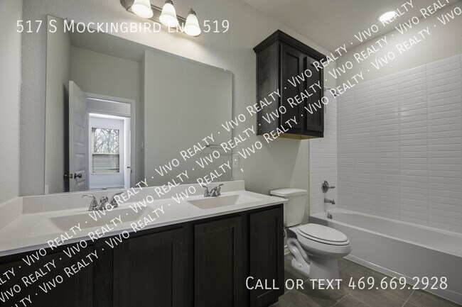 Building Photo - 517 S Mockingbird Ln