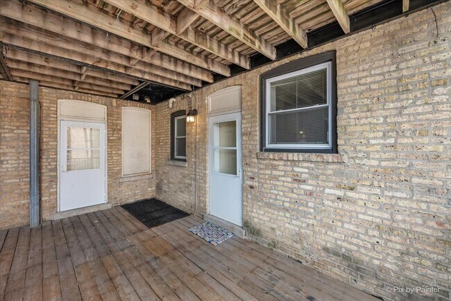 Building Photo - 6146 N Ravenswood Ave