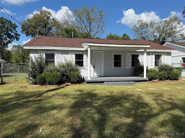 Primary Photo - 2015 Stokes St