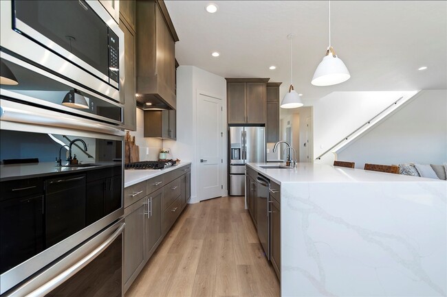 Building Photo - Custom Model Home on the Meridian Bluff