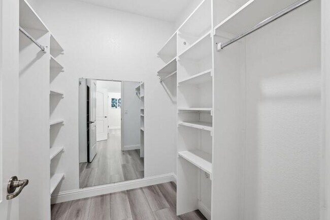 Building Photo - 3017 Village Park Dr