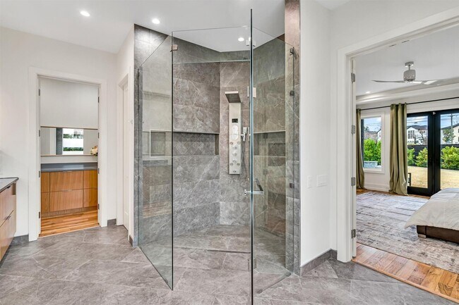 Building Photo - 7533 Royal Pl