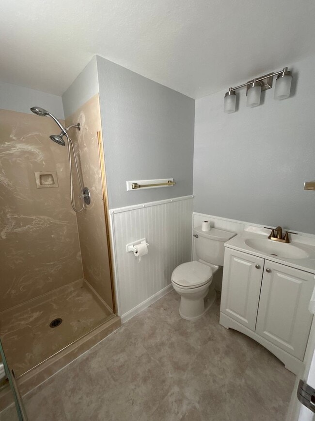 Building Photo - 4 BR/2 BA House