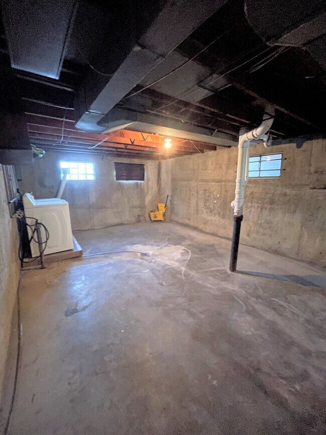 Building Photo - Clayton Ave (6521-23)