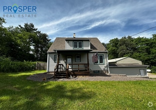 Building Photo - 3 Bedroom Farmstyle House with 3 acres!