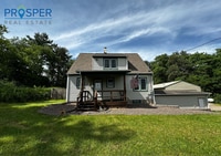 Building Photo - 3 Bedroom Farmstyle House with 3 acres!