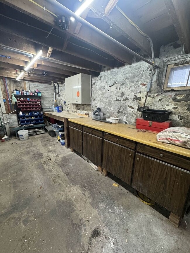 Building Photo - 408 W Douglass Ave