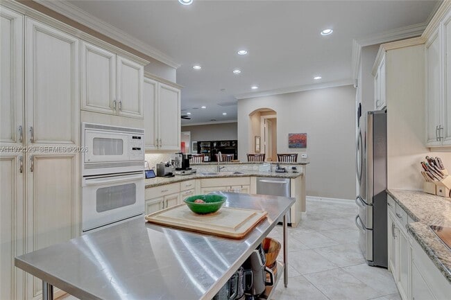 Building Photo - 345 Chambord Terrace