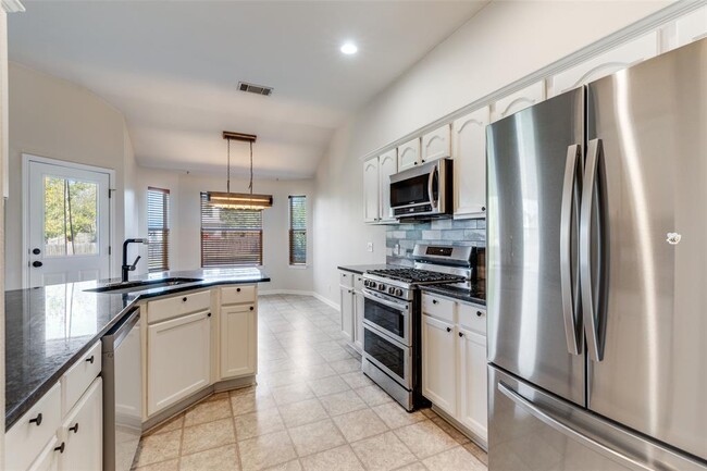 Building Photo - 107 Cassandra Dr