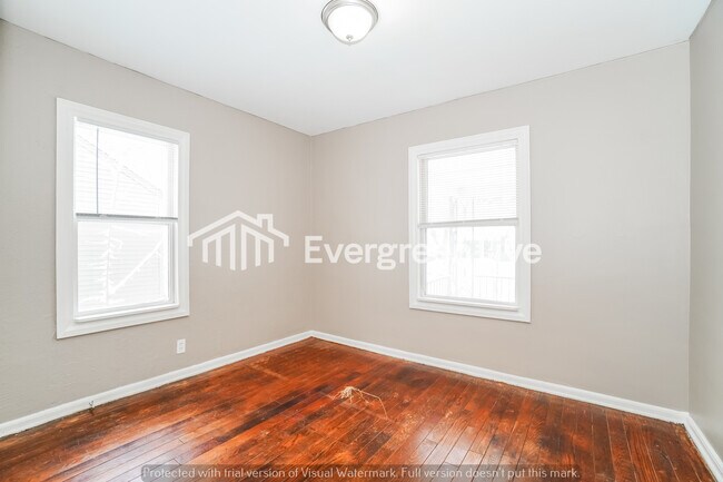 Building Photo - 2580 Grasmere Ave