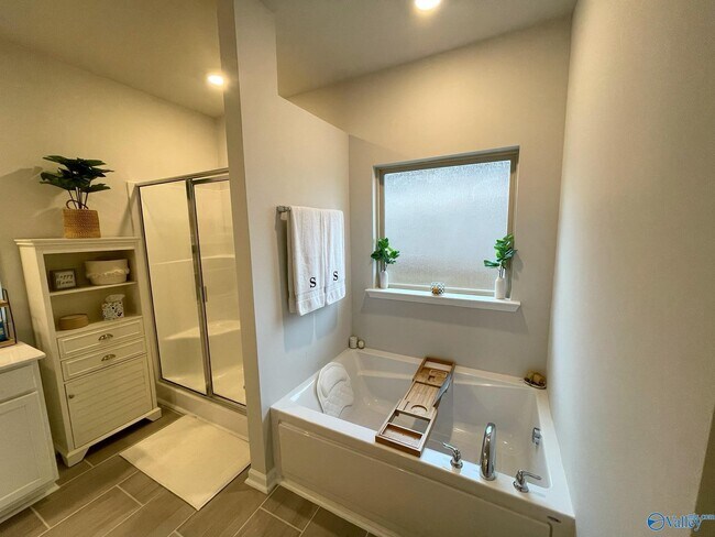 Building Photo - 7011 Nearpath Dr NW