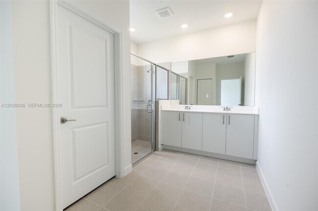 Building Photo - 2485 SE 29th Dr