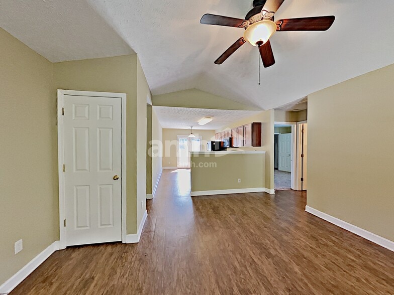 Building Photo - 141 Sundance Way