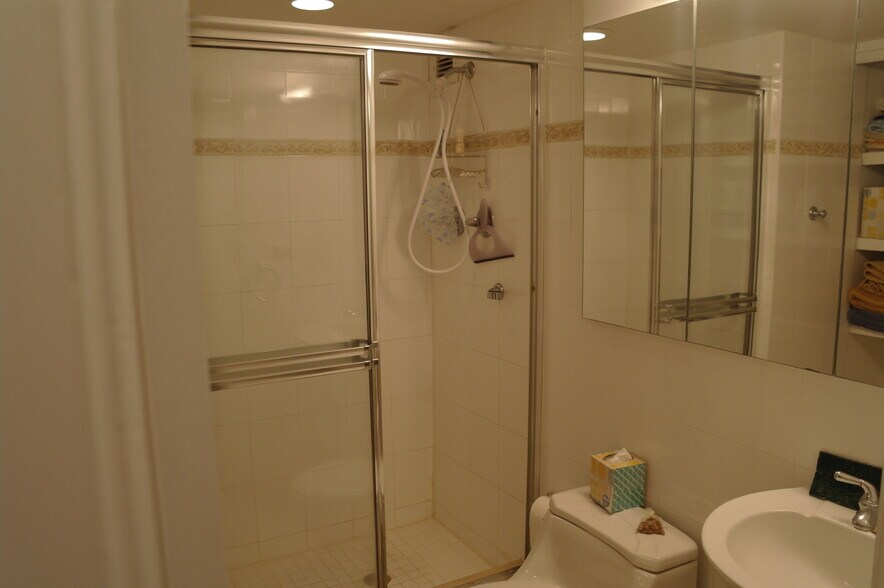 Building Photo - 7135 Collins Ave