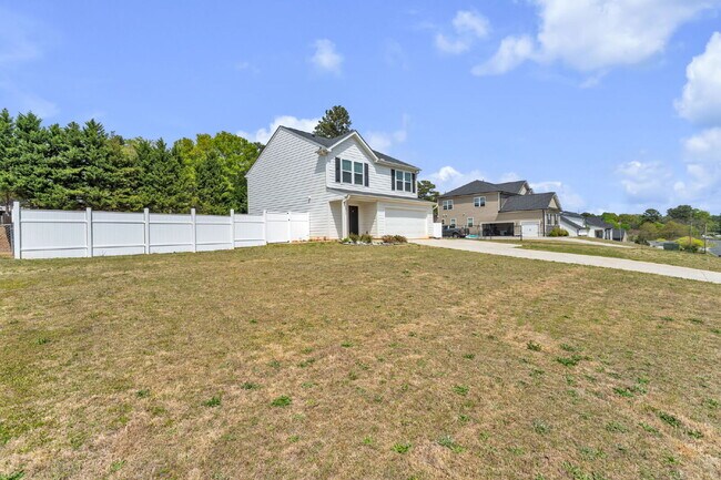 Building Photo - Stunning 3BR/2.5BA Home | Private Fenced Yard & Outdoor Oasis $2190/mo rent