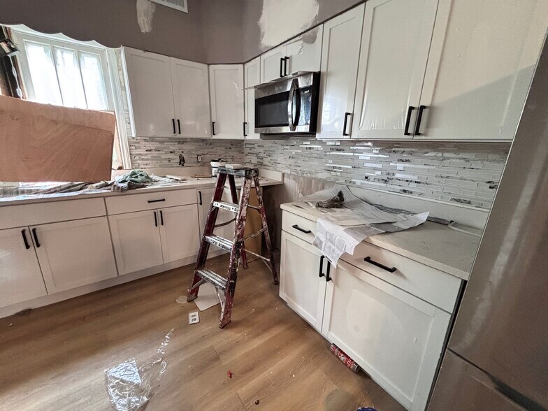 Building Photo - 438 Villa St