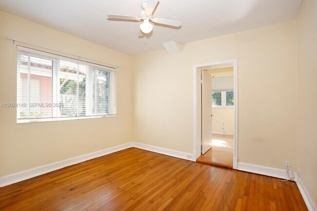 Building Photo - 712 Navarre Ave