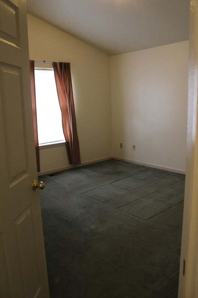 Building Photo - 201 Mallow Ct