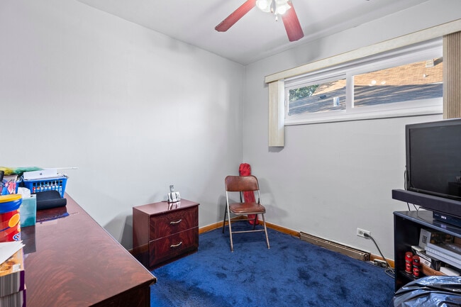 Building Photo - 609 Linden Ave