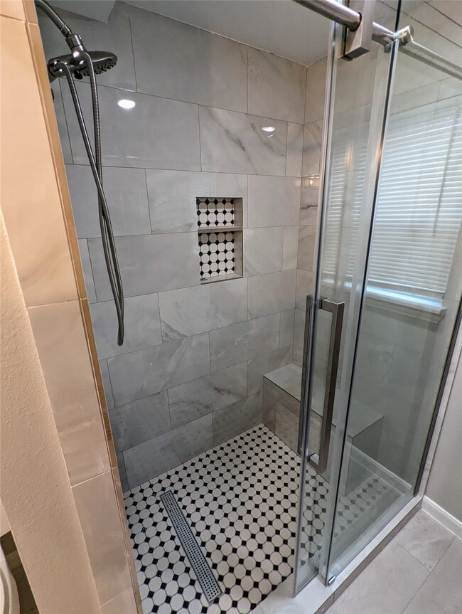 Building Photo - 4714 Oakshire Dr