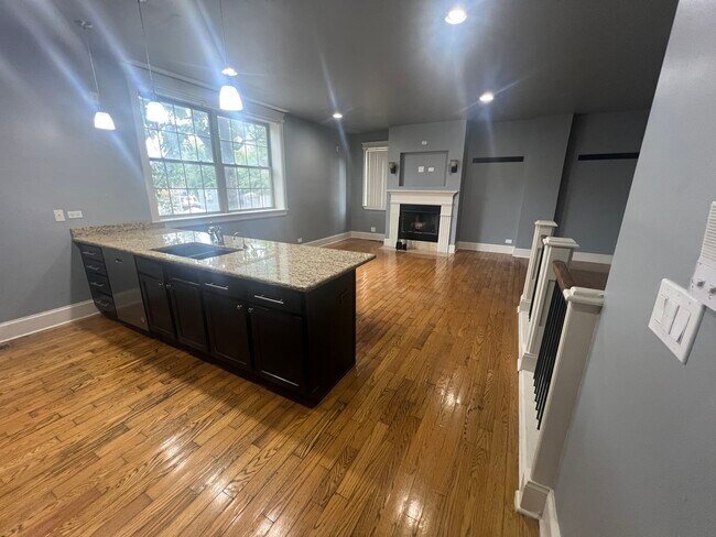 Building Photo - 4956 S Vincennes Ave