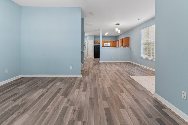 Building Photo - 7679 Creekside Ln